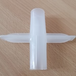 Крестовина для соединения пластиковых труб парника
